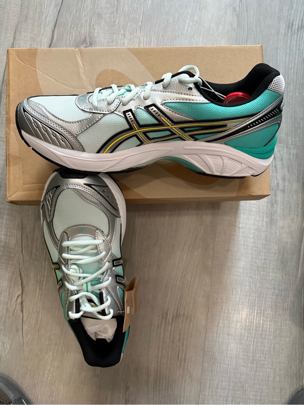 ASICS unisex Athletic Sneakers in Teal and Silver BNWT AT-4/64  M- 10.5 W -12